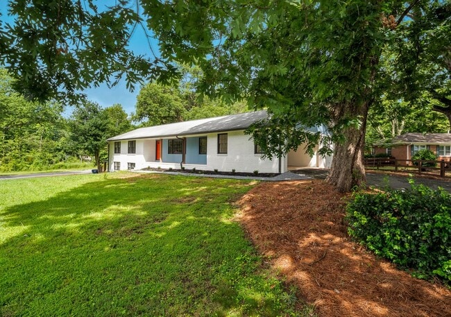Building Photo - 2371 Holly Springs Rd
