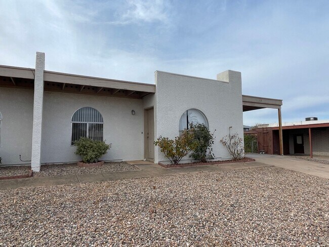 Building Photo - Plaza Oro Loma Fourplex