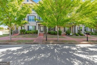 Building Photo - 3625 Hawthorne Terrace