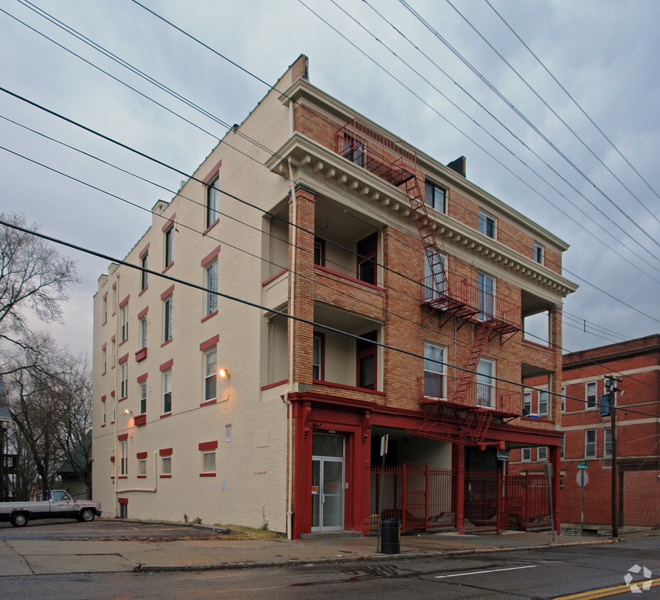 Primary Photo - 2200 Auburn Ave