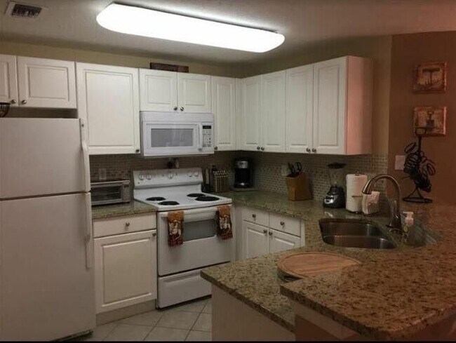 Building Photo - 5080 Fairways Cir