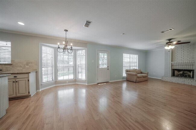 Building Photo - 31 Silver Elm Pl