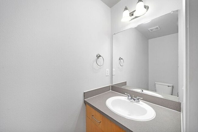 Foto del edificio - HOLIDAY SPECIAL 1 MONTH FREE RENT!!!! Welcome to The Willows! Tandem garage!