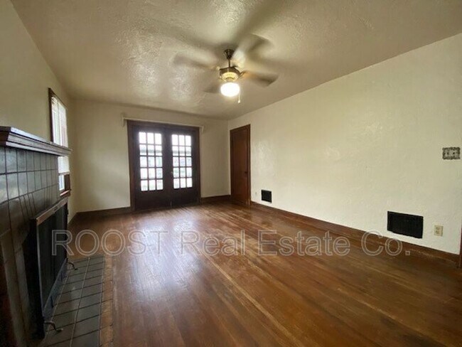 Foto del edificio - 155 E Grand Ave