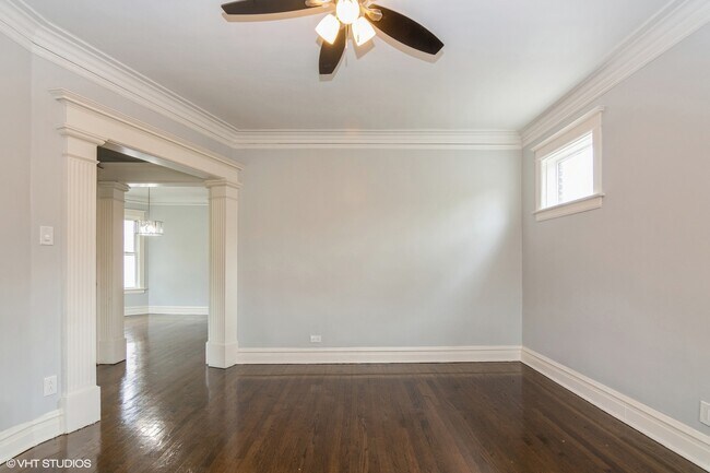 Foto del edificio - 11201 S Vernon Ave