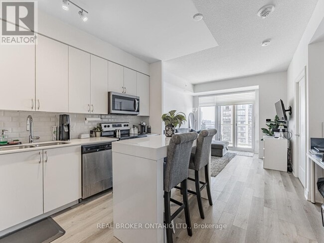 Building Photo - 3220 Sheppard Ave E