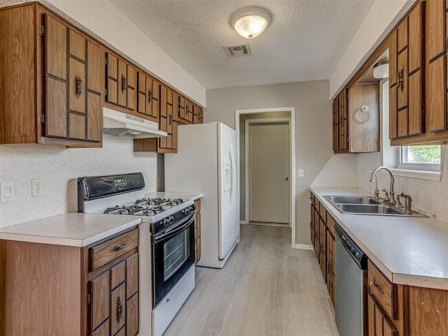 Foto del edificio - 724 Red Oak Terrace