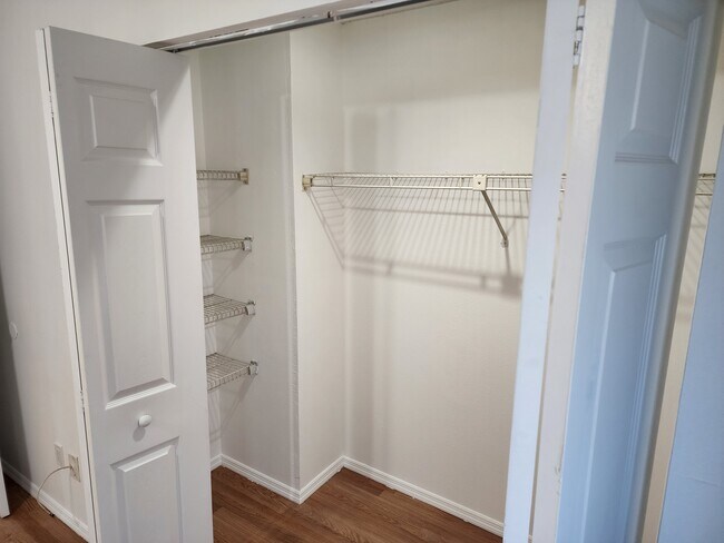 Foto del edificio - 2751 S Pines Dr