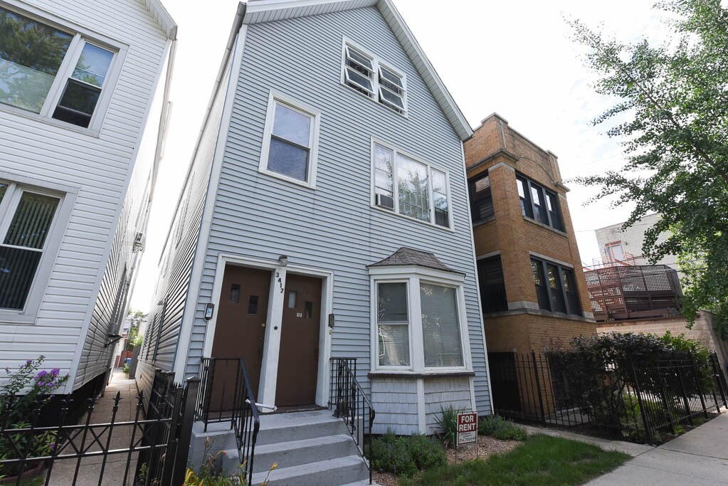 Bright 3 Bedroom, 1 Bath in Roscoe Village... Condo for Rent in