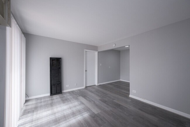 Building Photo - 15302-03 Knox-