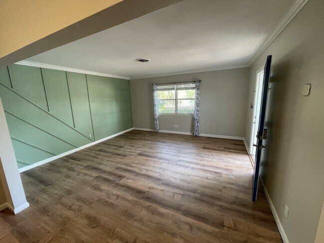 Foto del edificio - 108 S Thornton Ave