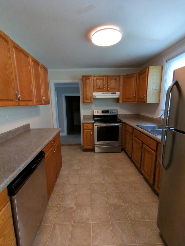 Building Photo - Cute Red Bank House