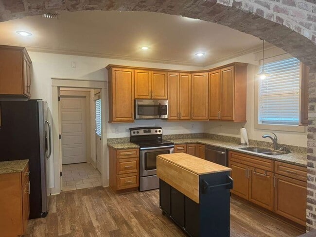 Building Photo - 103 Creekside Cove
