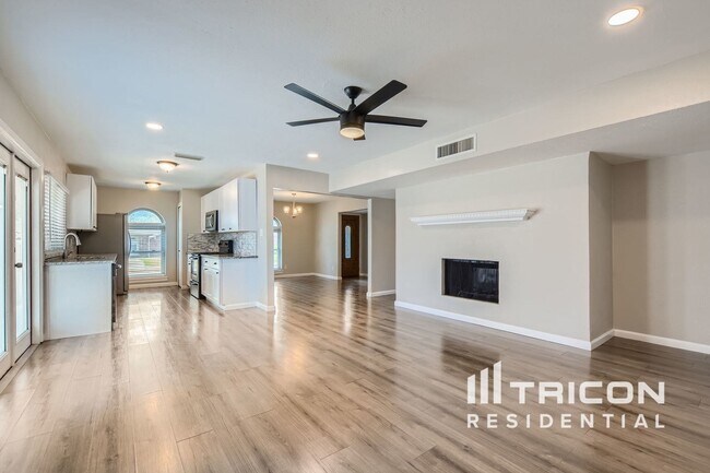 Foto del edificio - 8813 Willowbrook Dr