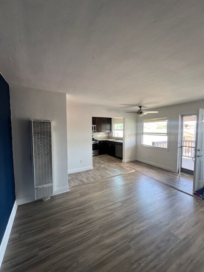 Building Photo - La Mesa Multi