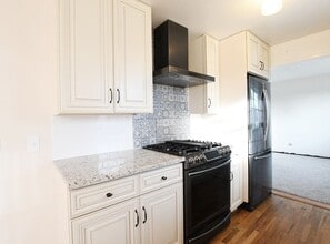 Building Photo - 3025 Holly St