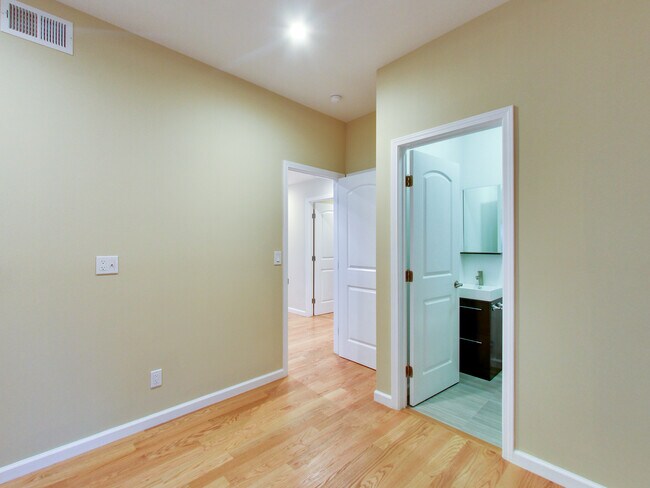Building Photo - 1603 Ortega St