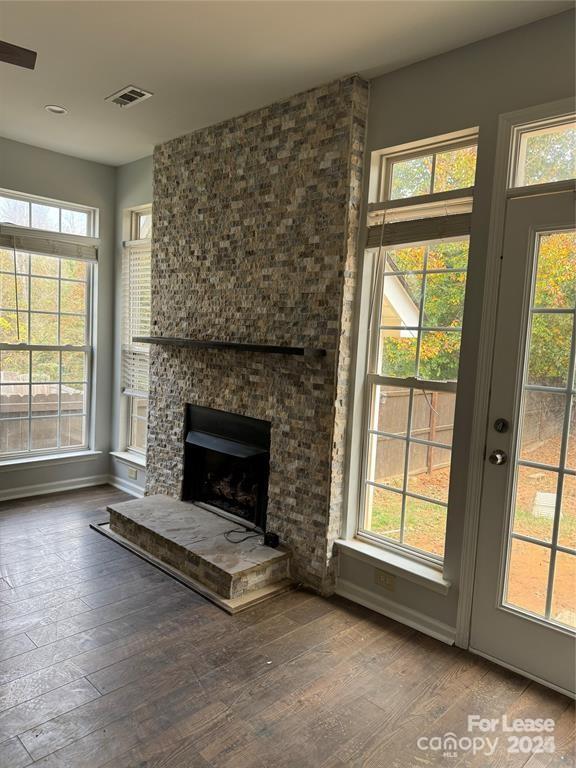 Foto del edificio - 5304 Starflower Dr