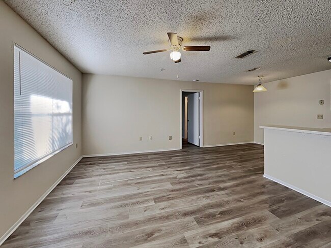 Foto del edificio - 623 Dory Ln