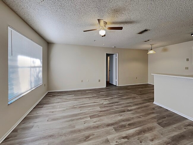Building Photo - 623 Dory Ln