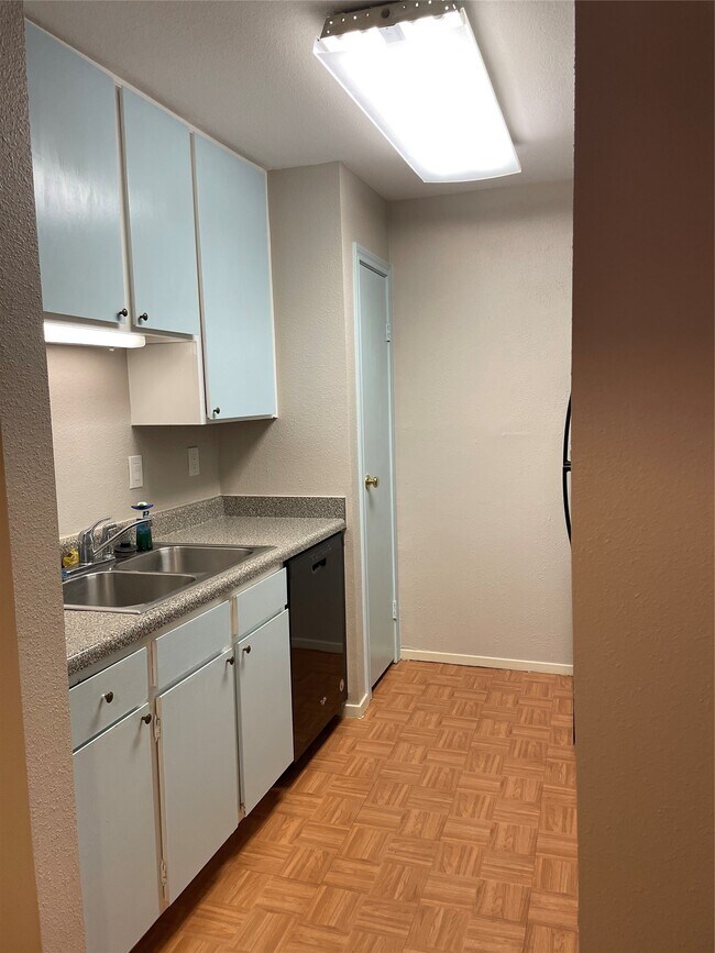 Foto del edificio - 7950 N Stadium Dr