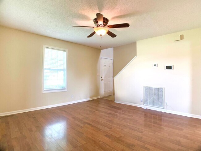 Building Photo - 605 Millie Dr