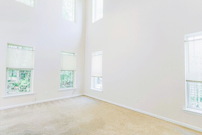 Foto del edificio - Coming Available!