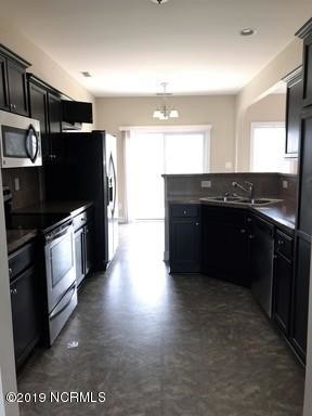 Building Photo - 800 Dahlia Court