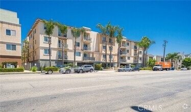 Building Photo - 13941 Sherman Way