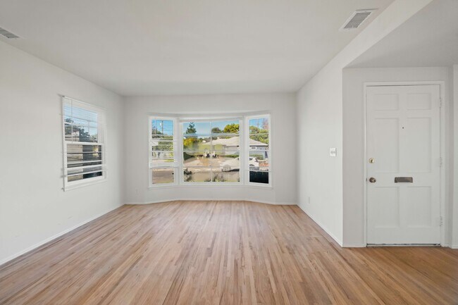 Foto del edificio - 13218 Lake St