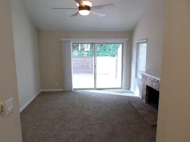 Building Photo - 806 Cardamom Ct