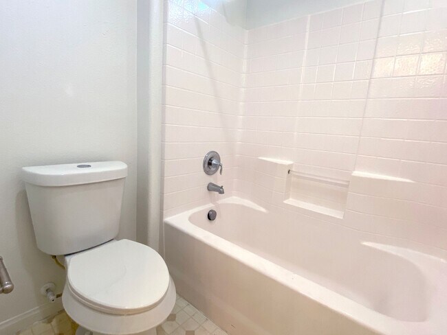 Foto del edificio - Great single story home 4 beds 3 baths in Henderson