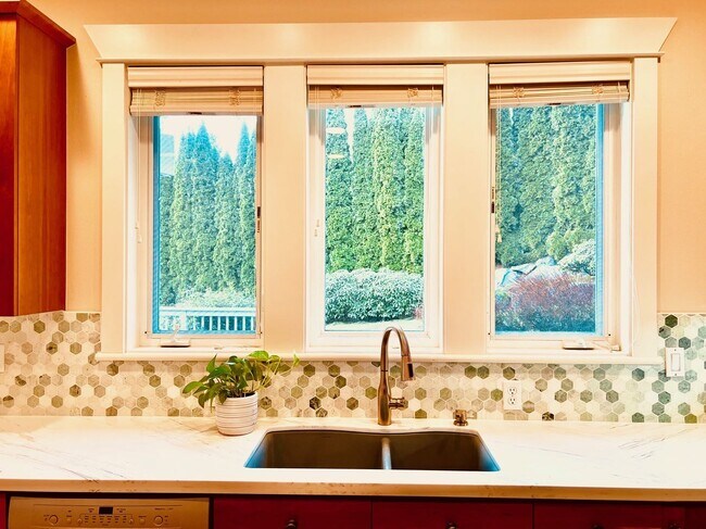 Building Photo - High-End Premium Forest Heights Property w...