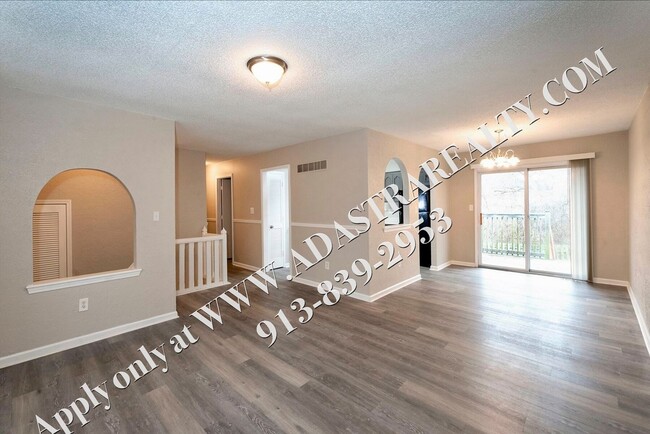 Foto del edificio - Gorgeous Remodeled Home in Blue Springs-Av...