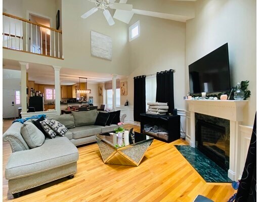 Foto del edificio - 32-32 Roosevelt Rd