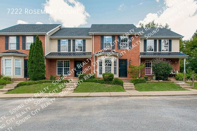 Building Photo - Spacious and CLEAN 2 bedroom/1.5 bath town...