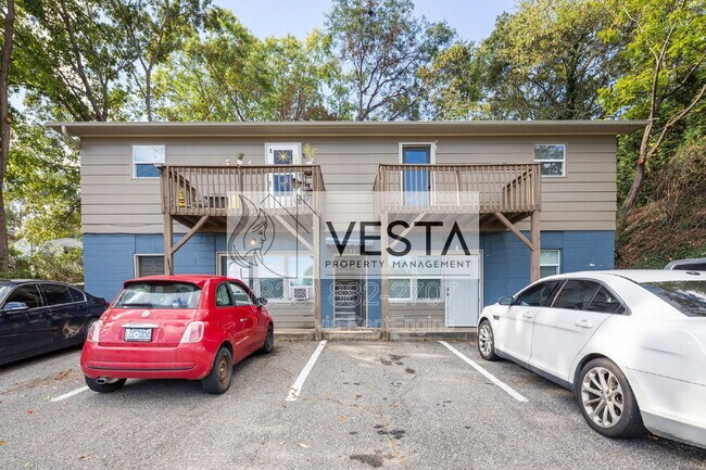 Foto del edificio - 130 Reems Creek Rd