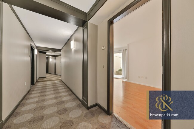 Building Photo - 140 S Van Ness Ave