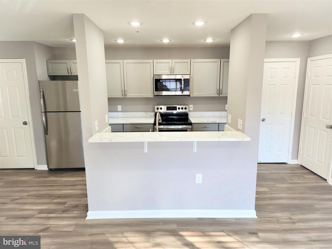 9805 Lake Point Ct Unit 302, Upper Marlboro, MD 20774 Room for Rent