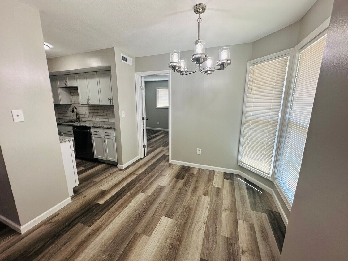 Primary Photo - Cozy & Comfortable Condo!