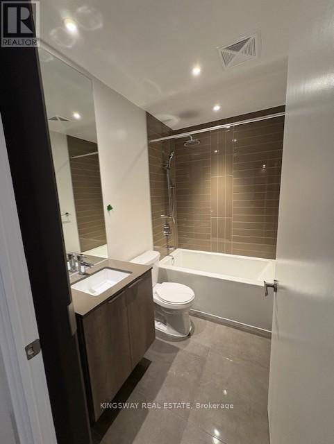 Photo du bâtiment - 448 Burnhamthorpe Rd W