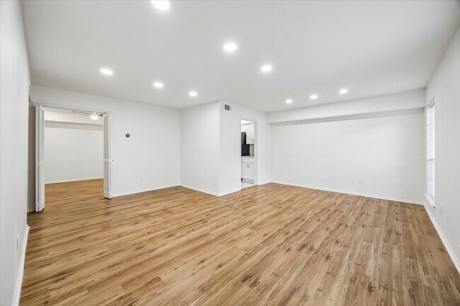 Foto del edificio - 357 N Post Oak Ln