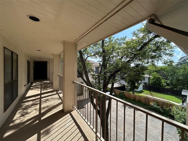 Foto del edificio - 409 E 38th St