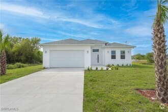 Building Photo - 2561 Sunniland Blvd