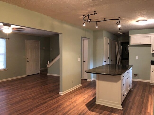 Building Photo - cute home