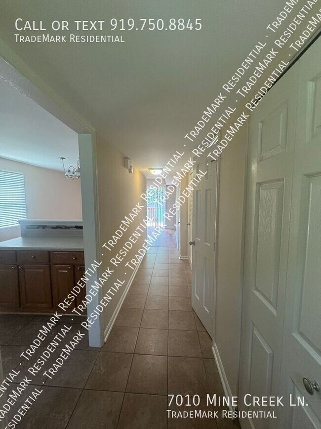 Foto del edificio - 7010 Mine Creek Ln
