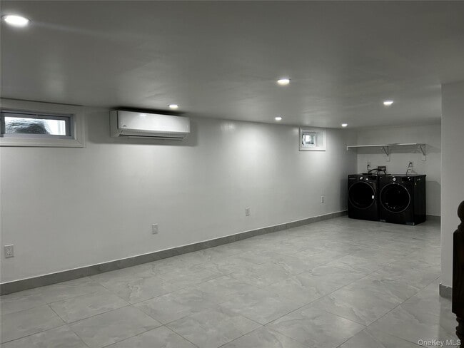 Foto del edificio - 64-46 217th St