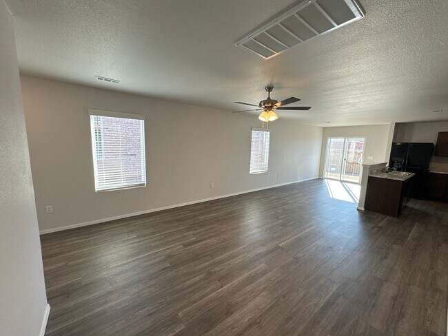 Foto del edificio - *Pre-leasing* Three Bedroom | Two Bath Hom...