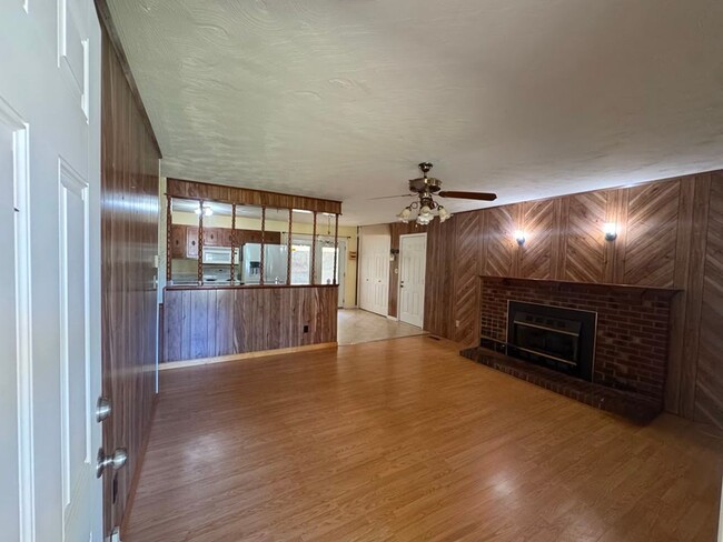 Building Photo - 4221 Valley Cir