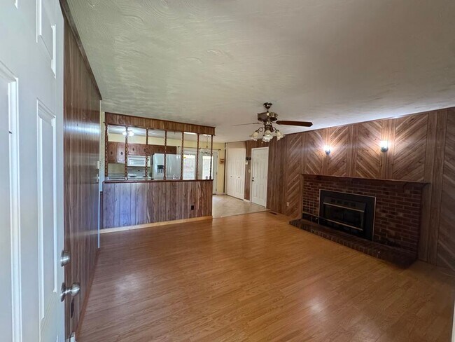 Foto del edificio - 4221 Valley Cir
